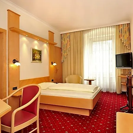 Goldener Brunnen Hotel 4*