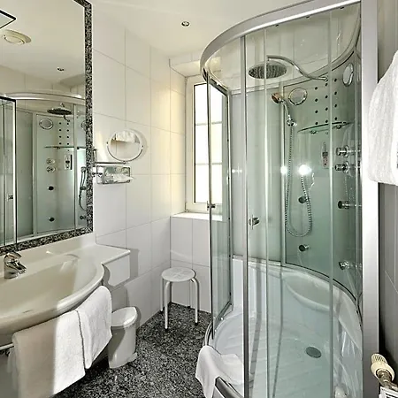 Hotel Goldener Brunnen 4*